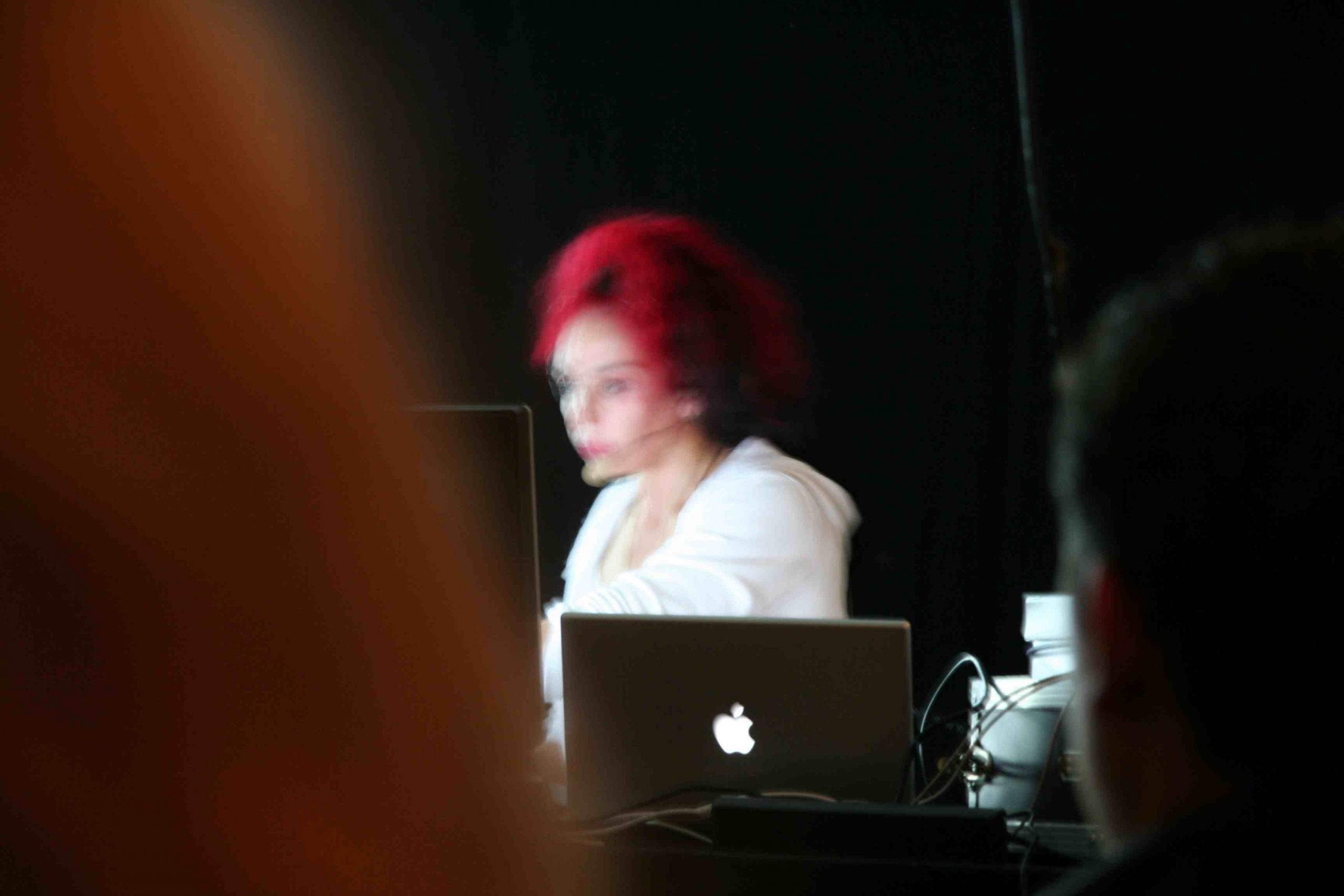 Isis spielt live Musik und Video Isis spielt live Musik und Video