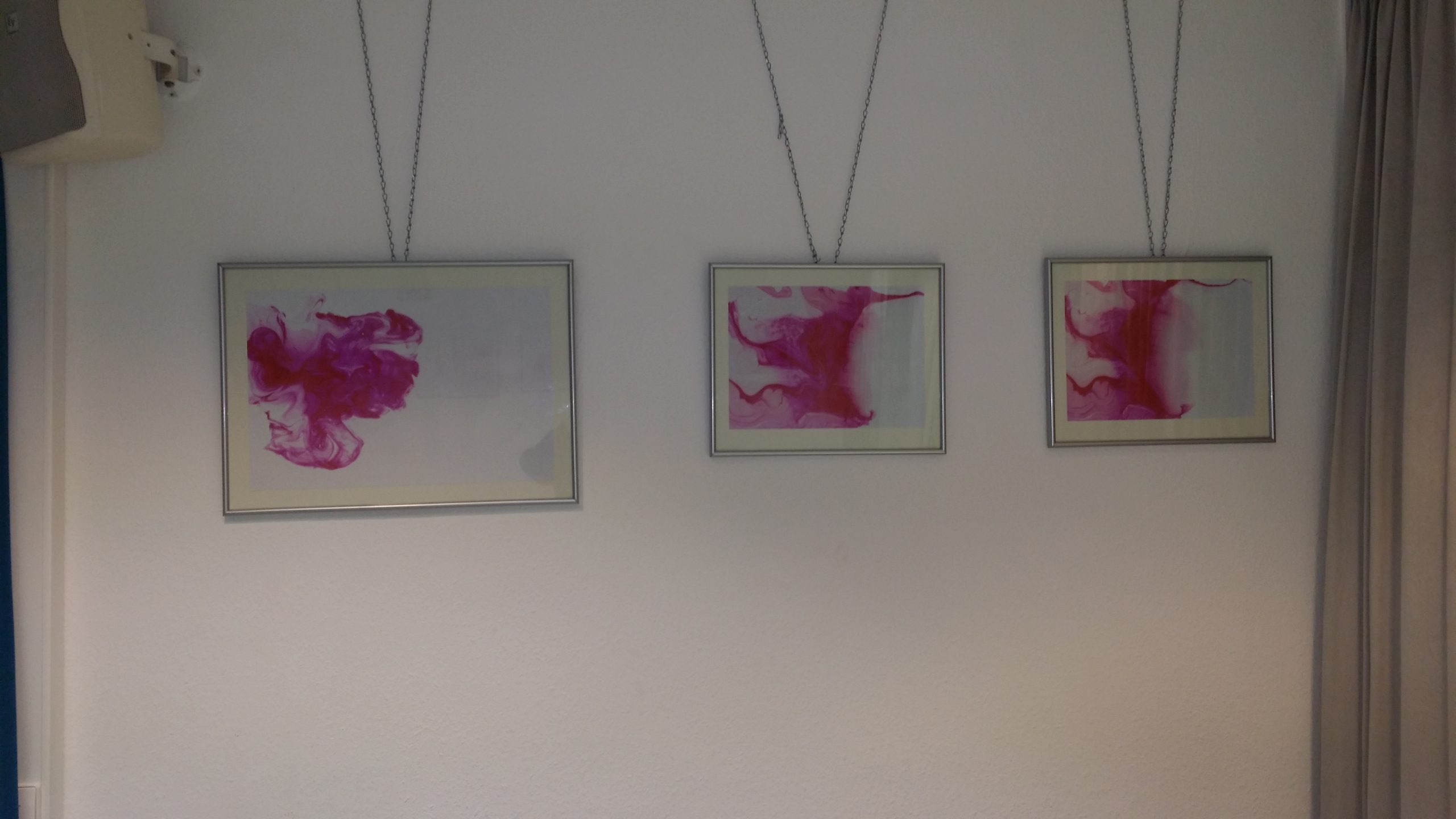 Fotos von Blut und Milch wie sich vermischen